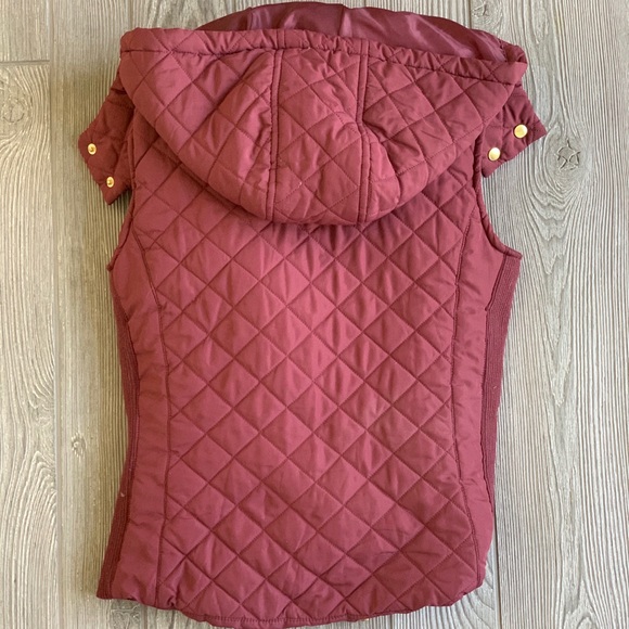 Puff coat vest with muted red and rose gold zip - Picture 5 of 6